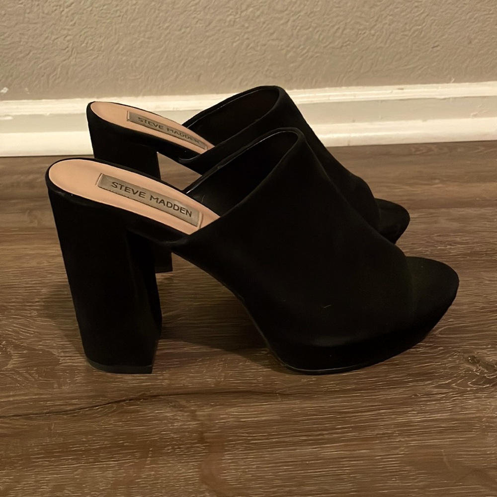 Black heels Suede